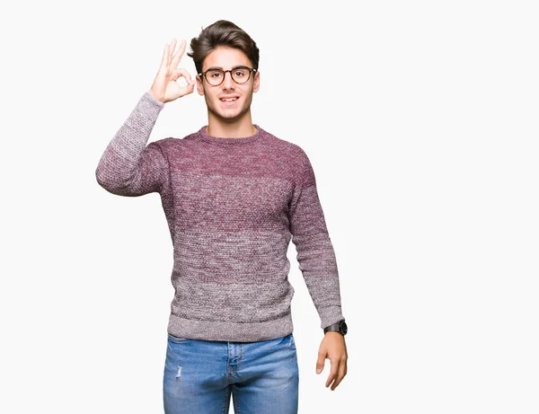 Ung Vacker Man Bär Glasögon Över Isolerade Bakgrund Leende Positiva — Stockfoto