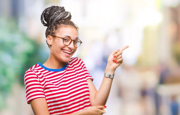 Ung Flätat Hår Afrikanska Amerikanska Flickan Bär Glasögon Över Isolerade — Stockfoto