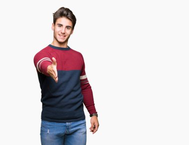 Yakışıklı delikanlı olarak tebrik ve konuksever dost sunan karşılıklı gülümseyen izole arka plan üzerinde. Başarılı iş.