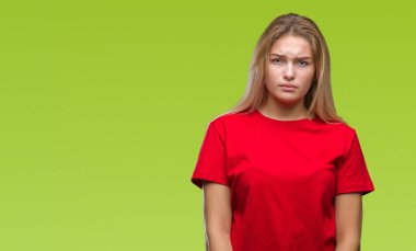 İzole arka plan şüpheci ve sinir, papatyanın üzgün sorun nedeniyle genç beyaz kadın. Negatif kişi.