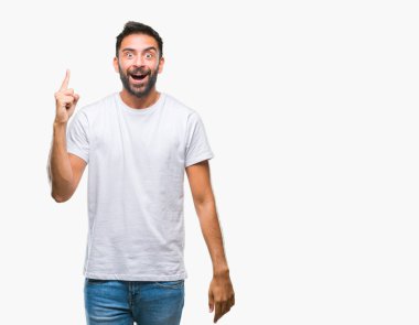 Başarılı fikirle parmağı yukarıyı izole arka plan yetişkin İspanyol adam. Çıktıktan ve mutlu. Bir numara.