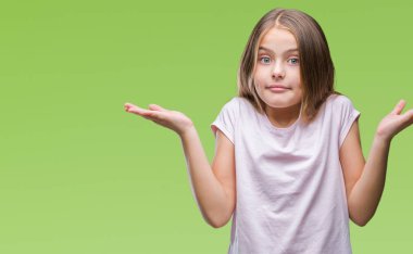 Genç güzel kız yüzünden izole arka plan clueless ve şaşkın bir ifadeyle kollar ve eller kaldırdı. Şüphe kavramı.