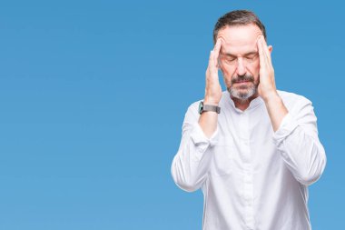 Çünkü orta yaş ağarmış üst düzey adam arka plan baş baş ağrısı için el ile izole stres. Migren muzdarip.