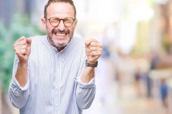 Hombre Mayor Alzado Mediana Edad Con Gafas Sobre Fondo Aislado —  Fotos de Stock