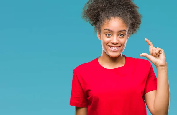 Jovem Afro Americana Sobre Fundo Isolado Sorrindo Gestos Confiantes Com — Fotografia de Stock