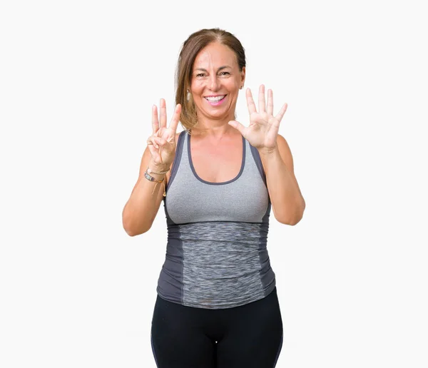 Hermosa Mujer Mediana Edad Con Ropa Deportiva Sobre Fondo Aislado — Foto de Stock