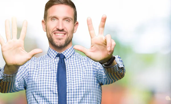Schöner Geschäftsmann Der Krawatte Trägt Und Mit Finger Nummer Acht — Stockfoto