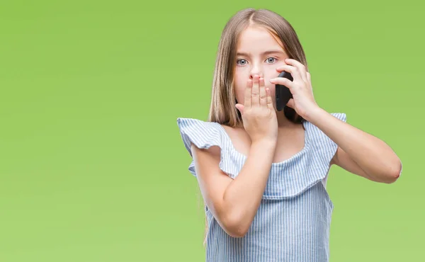 Giovane Bella Ragazza Che Parla Telefono Sfondo Isolato Coprire Bocca — Foto Stock