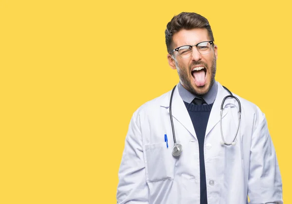 Giovane Uomo Medico Bello Sfondo Isolato Attaccare Lingua Fuori Felice — Foto Stock