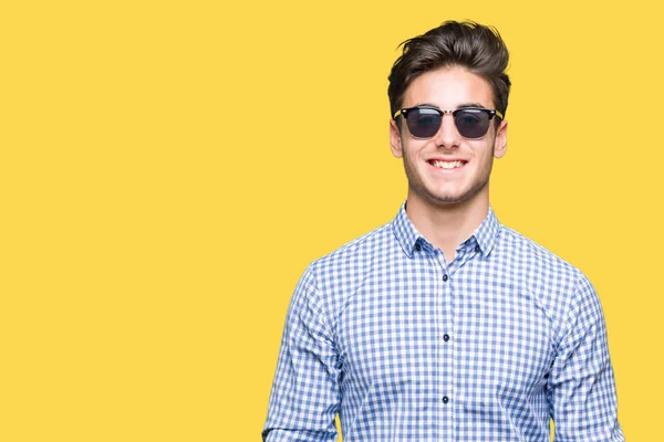 Joven Hombre Guapo Con Gafas Sol Sobre Fondo Aislado Con —  Fotos de Stock