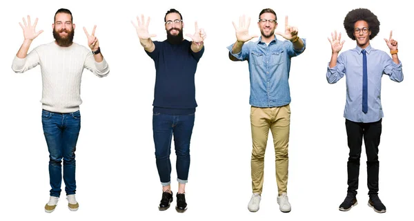 白い分離背景表示と指で上向きに若い男性のグループのコラージュ数は自信を持って 幸せな笑みを浮かべている間 — ストック写真
