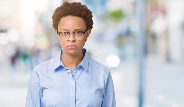 Joven Mujer Negocios Afroamericana Hermosa Sobre Fondo Aislado Escéptico Nervioso — Foto de Stock