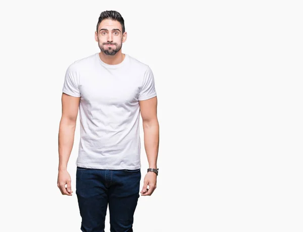 Hombre Joven Con Camiseta Blanca Casual Sobre Fondo Aislado Hinchando —  Fotos de Stock