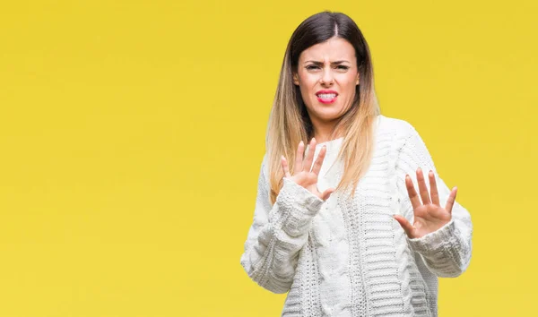 Joven Hermosa Mujer Suéter Blanco Casual Sobre Fondo Aislado Miedo — Foto de Stock