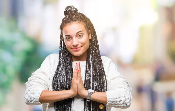 Jovem Trançado Cabelo Afro Americano Menina Vestindo Suéter Sobre Fundo — Fotografia de Stock