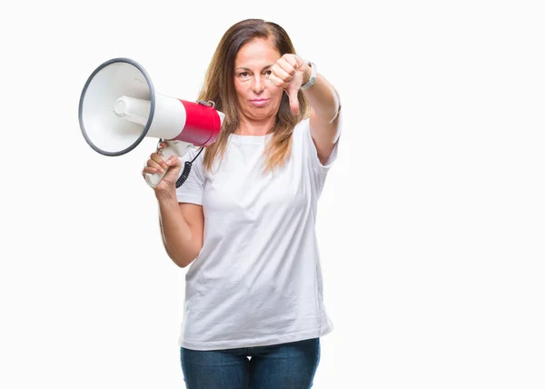 Medioevo Donna Ispanica Urlando Attraverso Megafono Sfondo Isolato Con Faccia — Foto Stock