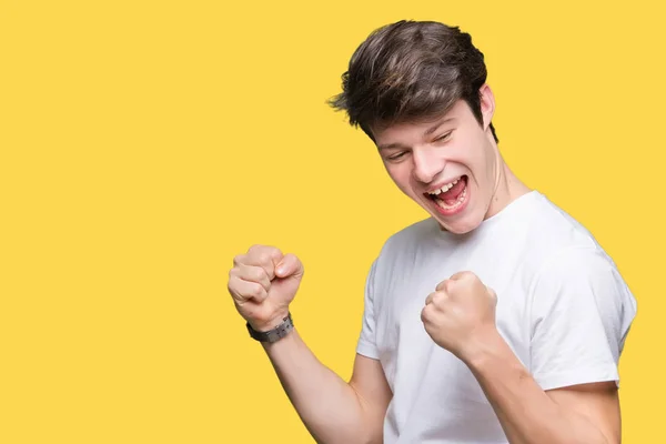 Homem Bonito Jovem Vestindo Casual Shirt Branca Sobre Fundo Isolado — Fotografia de Stock