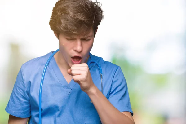 Jovem Médico Vestindo Uniforme Médico Sobre Fundo Isolado Sentindo Mal — Fotografia de Stock