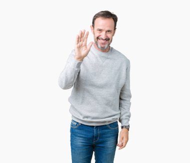 Yakışıklı orta yaş komuta sizde bir kazak izole arka plan Waiving mutlu selam söyleyerek üzerinde ve gülümseyen, dostça karşılama jest