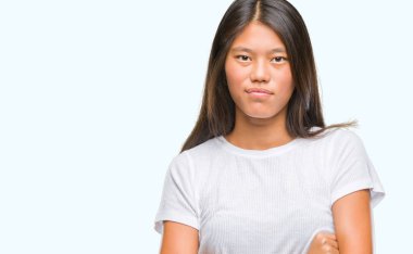 İzole arka plan düşünme seyir üzerinde Genç Asyalı kadın yorgun ve sıkılmış çapraz silah depresyon sorunları ile.