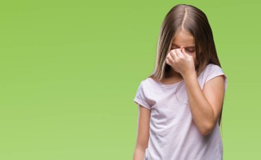 Genç güzel kız yüzünden izole arka burun ve göz yorgunluğu ve baş ağrısı duygu sürtünme yorgun. Stres ve hayal kırıklığı kavramı.