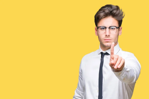 Junger Geschäftsmann Mit Brille Über Isoliertem Hintergrund Der Mit Erhobenem — Stockfoto