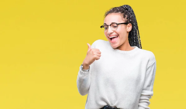 Joven Trenzado Cabello Afroamericano Chica Con Gafas Suéter Sobre Fondo —  Fotos de Stock