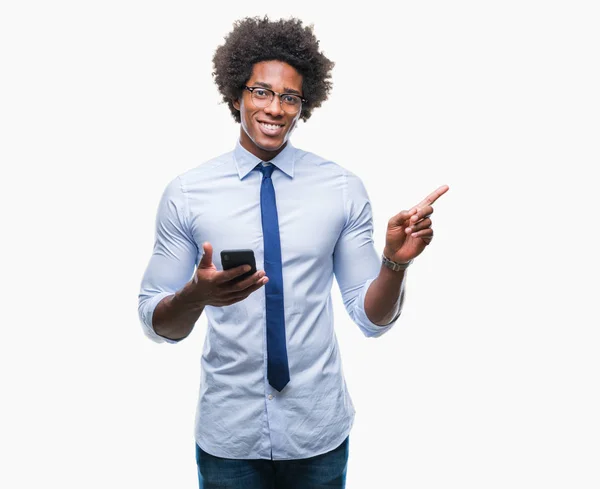 Afro Amerikansk Business Man Textning Med Smartphone Isolerade Bakgrund Mycket — Stockfoto