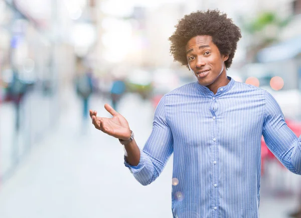 Afro Amerikansk Man Över Isolerade Bakgrund Aningslös Och Förvirrade Uttryck — Stockfoto