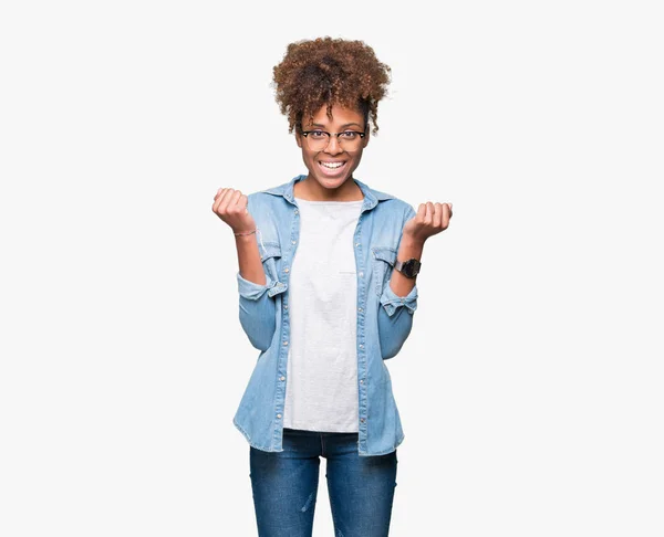 Mooie Jonge African American Vrouw Het Dragen Van Bril Geïsoleerde — Stockfoto