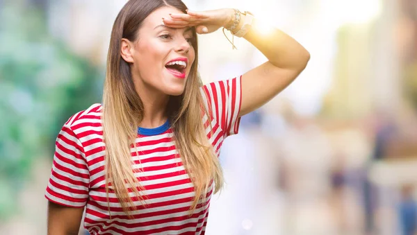 Giovane Bella Donna Sguardo Casuale Sfondo Isolato Molto Felice Sorridente — Foto Stock