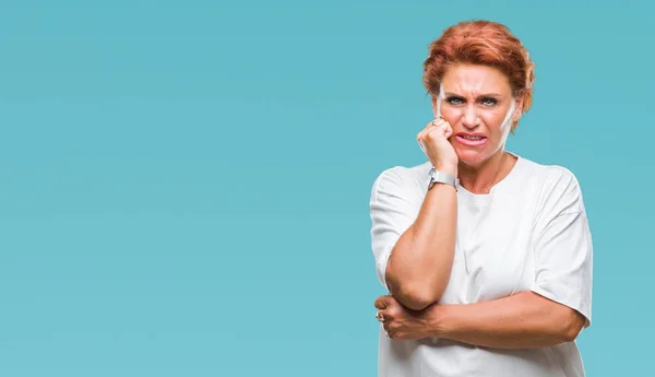 Atractiva Mujer Pelirroja Caucásica Mayor Sobre Fondo Aislado Mirando Estresado — Foto de Stock