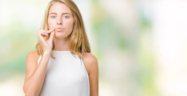 Hermosa Mujer Joven Elegante Sobre Fondo Aislado Boca Labios Cerrados —  Fotos de Stock