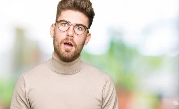 Jeune Homme Affaires Beau Portant Des Lunettes Dans Visage Choqué — Photo