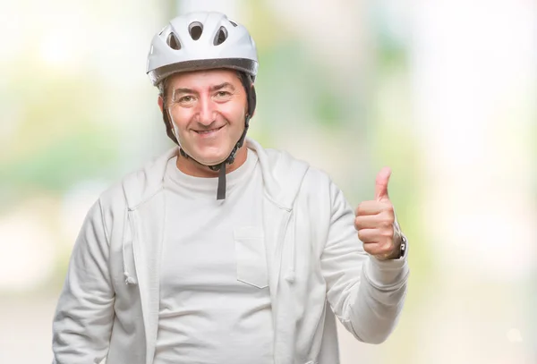 Bello Anziano Ciclista Uomo Che Indossa Casco Bici Sfondo Isolato — Foto Stock