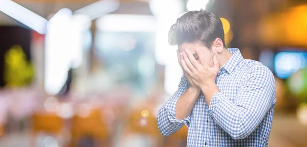 Joven Hombre Negocios Guapo Sobre Fondo Aislado Con Expresión Triste — Foto de Stock