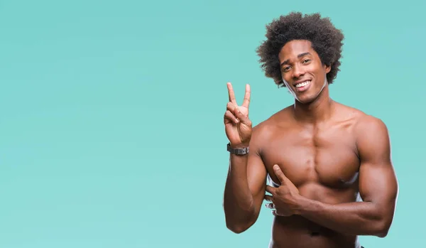 Afro Americano Sem Camisa Homem Mostrando Corpo Sobre Fundo Isolado — Fotografia de Stock