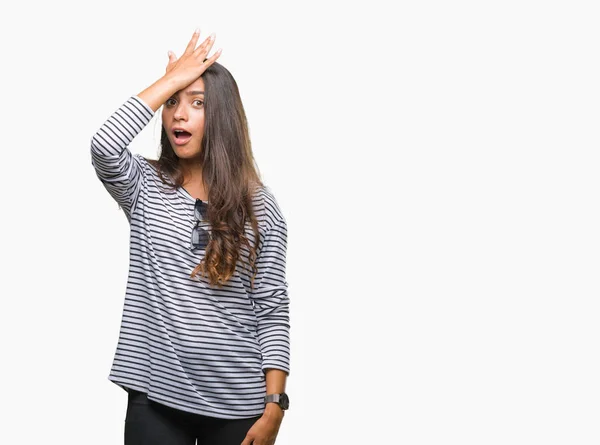 Jonge Mooie Arabische Vrouw Dragen Zonnebril Geïsoleerde Achtergrond Verrast Met — Stockfoto