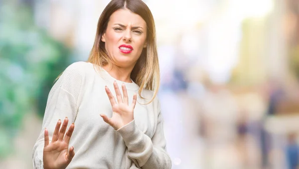 Ung Vacker Kvinna Casual Vit Tröja Över Isolerade Bakgrund Äcklade — Stockfoto