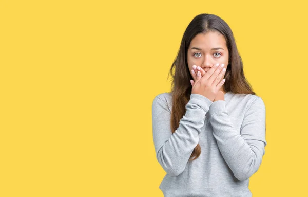 Junge Schöne Brünette Frau Trägt Pullover Über Isoliertem Hintergrund Schockiert — Stockfoto