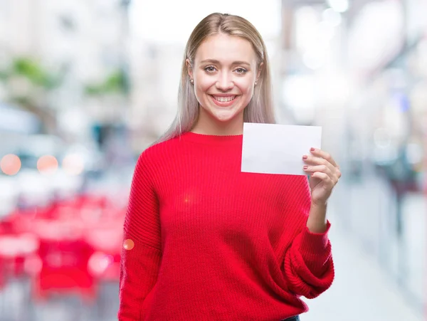 Jovem Loira Segurando Cartão Papel Branco Sobre Fundo Isolado Com — Fotografia de Stock