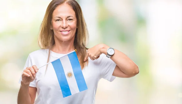 Hispanische Frau Mittleren Alters Mit Argentinien Fahne Vor Isoliertem Hintergrund — Stockfoto