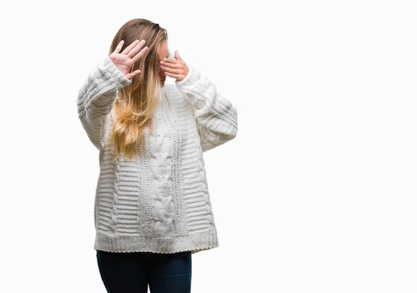 Joven Mujer Rubia Hermosa Con Suéter Invierno Gafas Sol Sobre — Foto de Stock