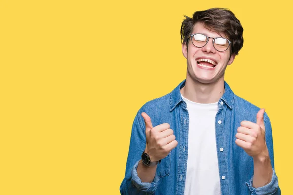 Joven Hombre Guapo Con Gafas Sobre Signo Éxito Fondo Aislado —  Fotos de Stock