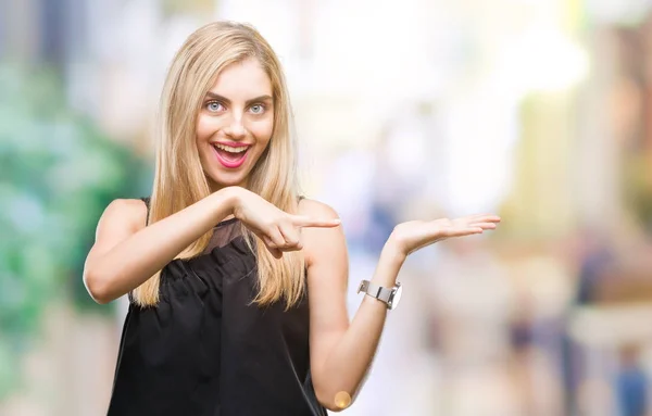 Giovane Bella Donna Occhi Biondi Blu Sfondo Isolato Stupito Sorridente — Foto Stock