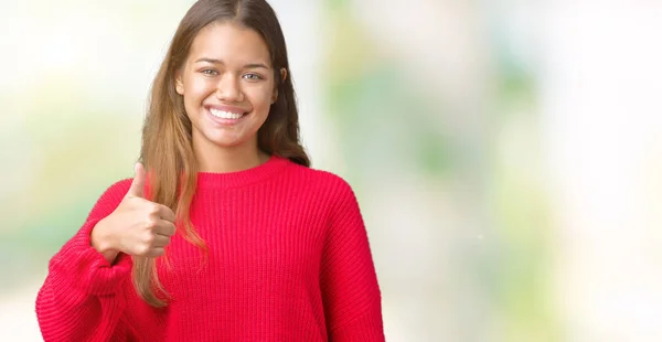 Mujer Morena Hermosa Joven Con Suéter Rojo Invierno Sobre Fondo — Foto de Stock