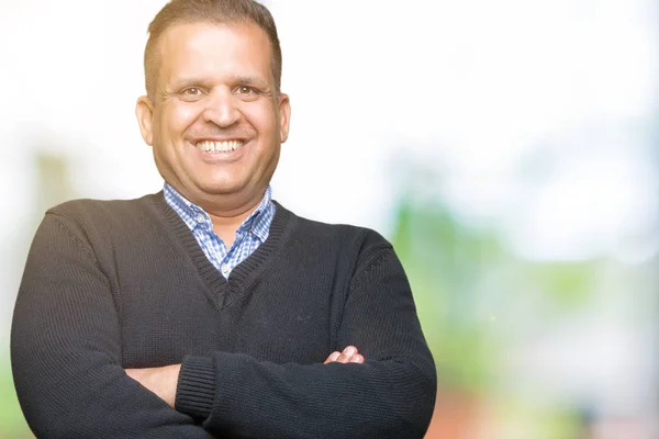 Hombre Guapo Mediana Edad Sobre Fondo Aislado Cara Feliz Sonriendo —  Fotos de Stock