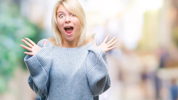 Giovane Bella Donna Bionda Indossa Maglione Invernale Sfondo Isolato Celebrando — Foto Stock