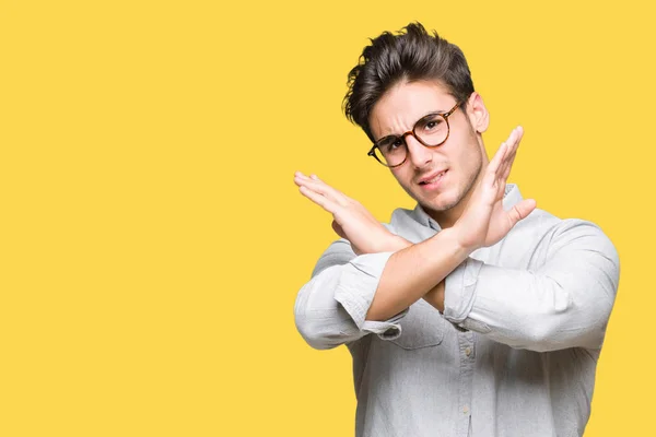 Jovem Homem Bonito Vestindo Óculos Sobre Fundo Isolado Expressão Rejeição — Fotografia de Stock