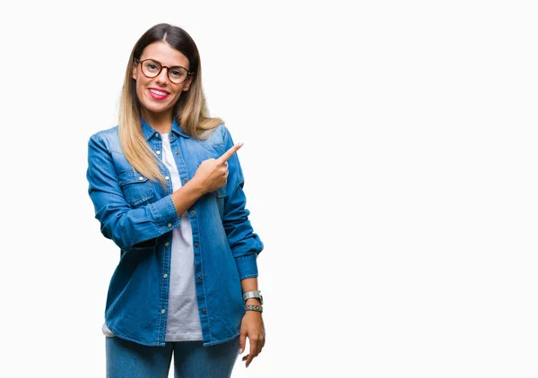 Joven Hermosa Mujer Con Gafas Sobre Fondo Aislado Alegre Con — Foto de Stock